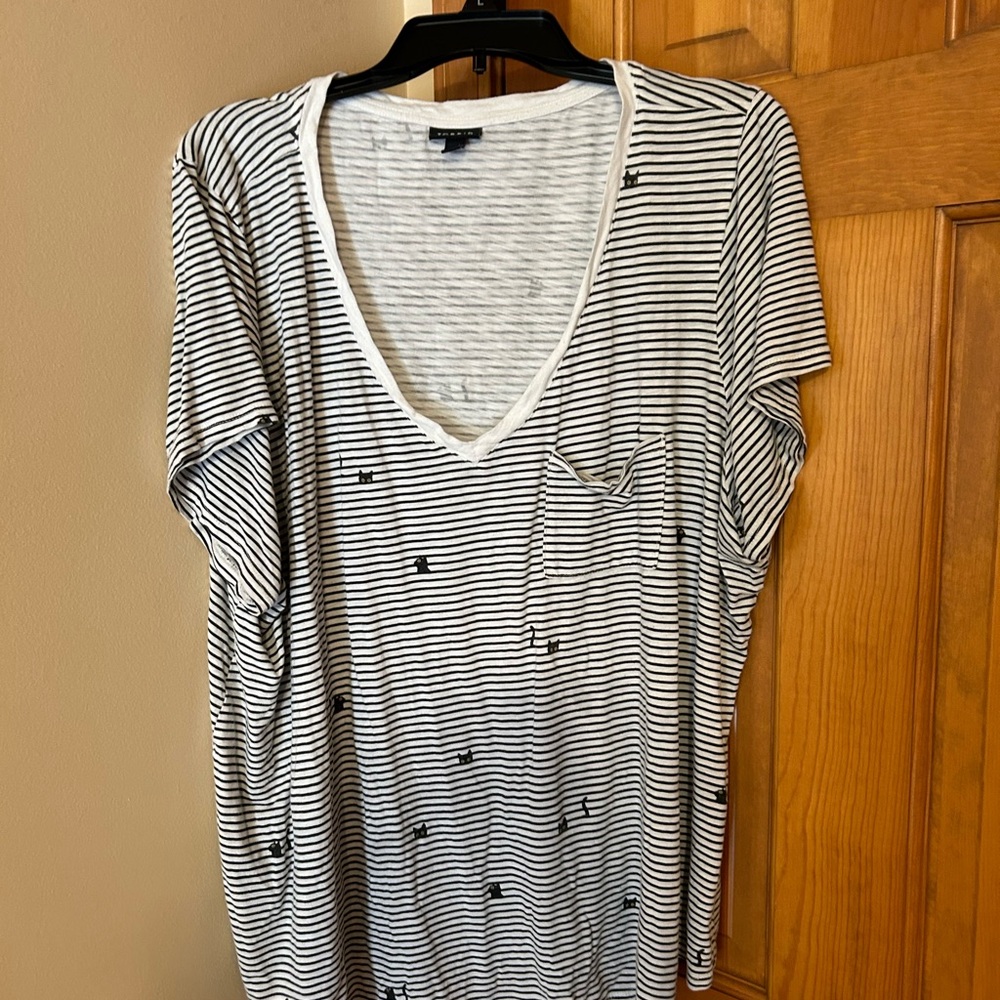 Torrid cat print striped pocket tee, size 4
